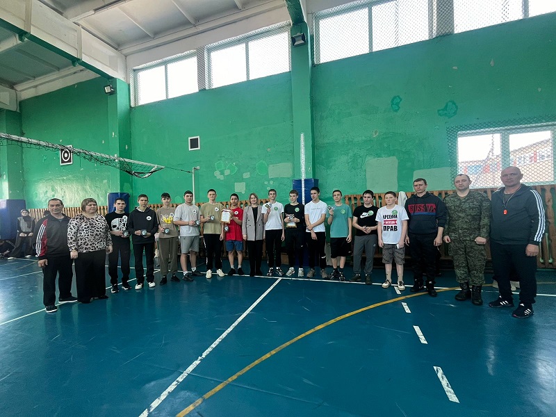 Конкурсно — игровая программа «А ну ка, парни!».